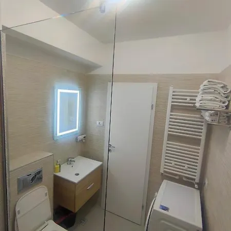 Seven Luxury Apartment *